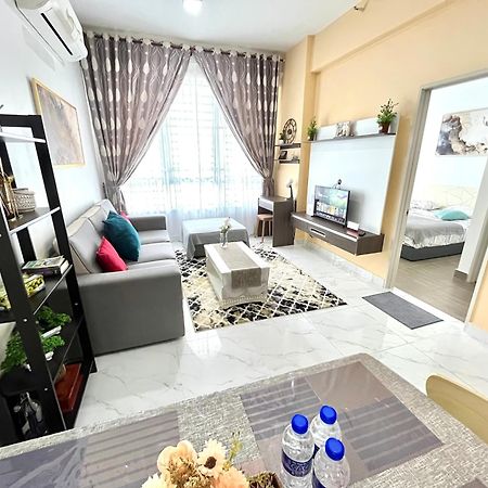 Golden Troika Kota Bharu - 2 Bedrooms ภายนอก รูปภาพ