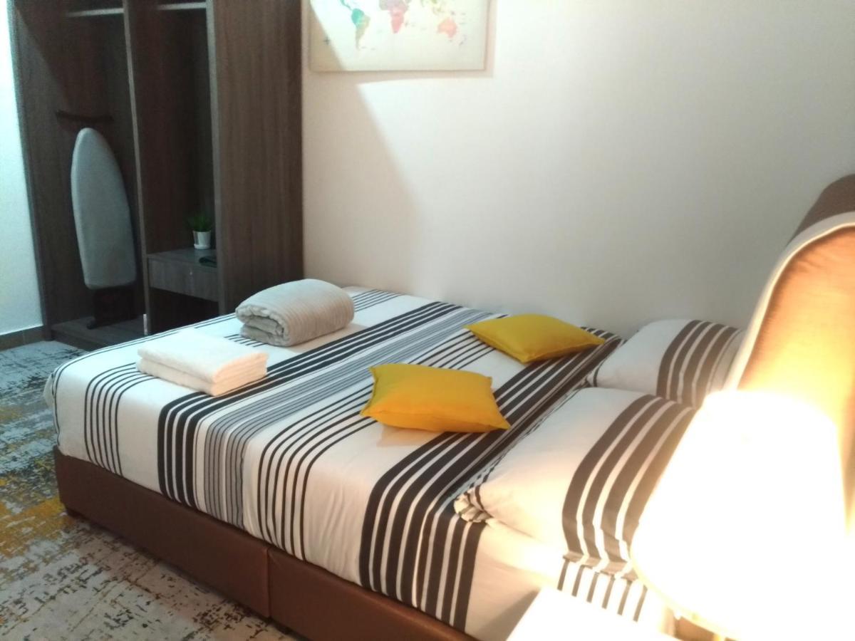 Golden Troika Kota Bharu - 2 Bedrooms ภายนอก รูปภาพ