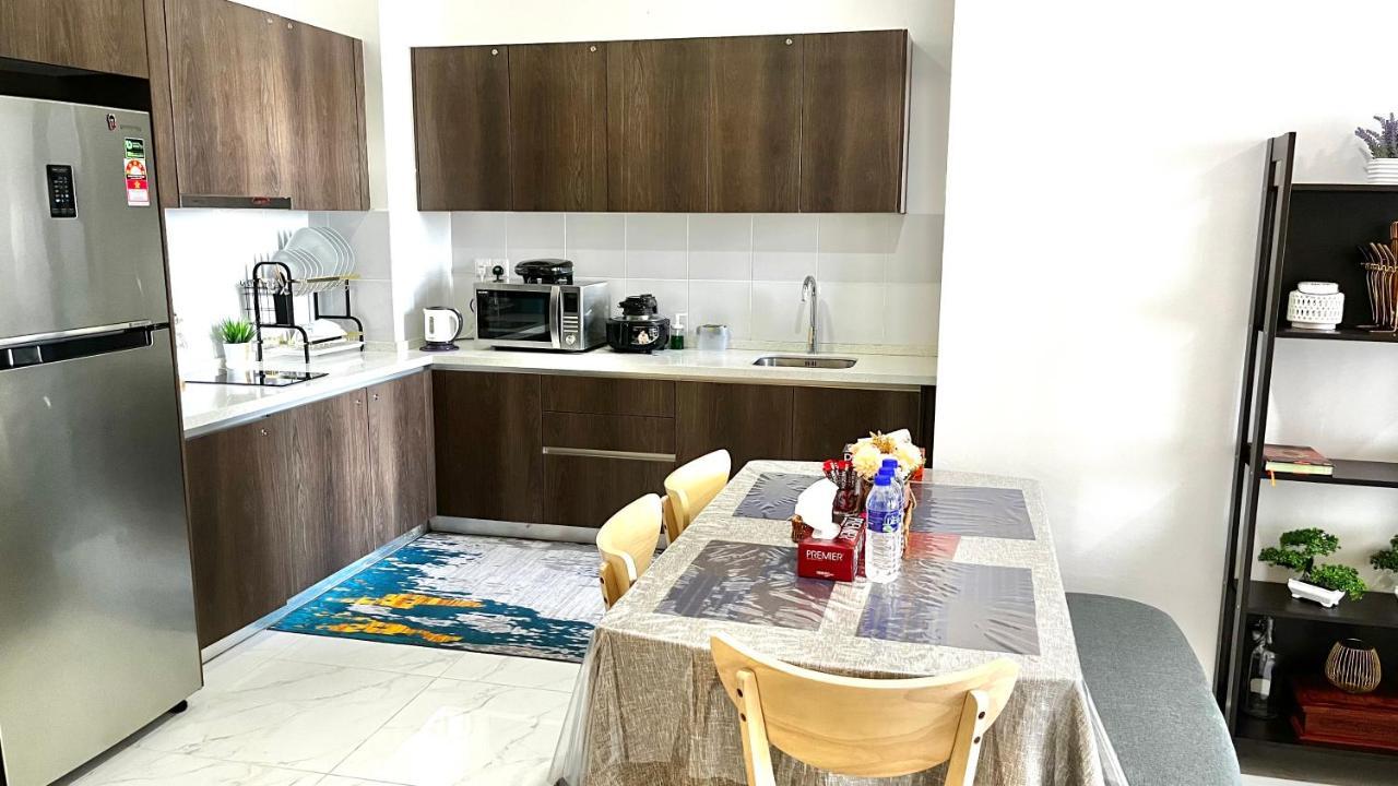 Golden Troika Kota Bharu - 2 Bedrooms ภายนอก รูปภาพ