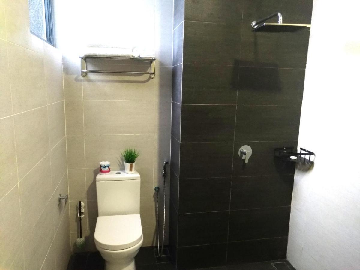 Golden Troika Kota Bharu - 2 Bedrooms ภายนอก รูปภาพ