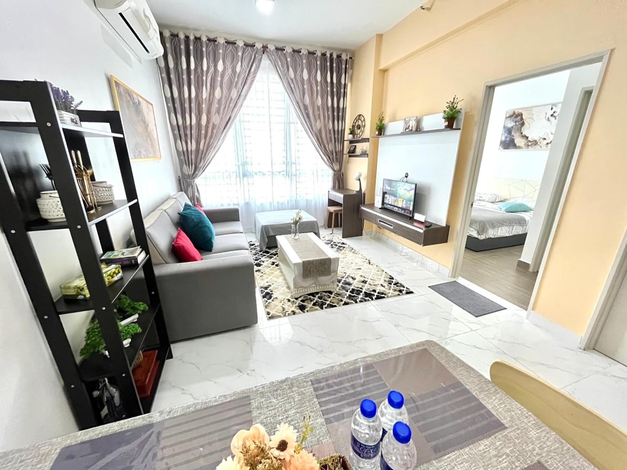 Golden Troika Kota Bharu - 2 Bedrooms ภายนอก รูปภาพ